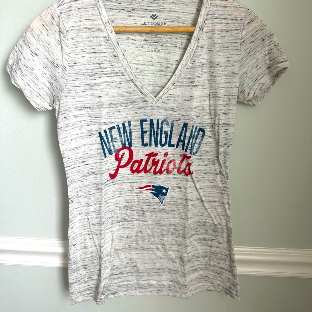 New England Patriots t-shirt by Let Loose by RNL size S. EUC.